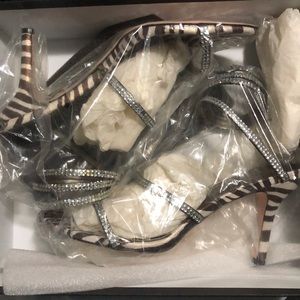 Pelle moda Black & White Heels